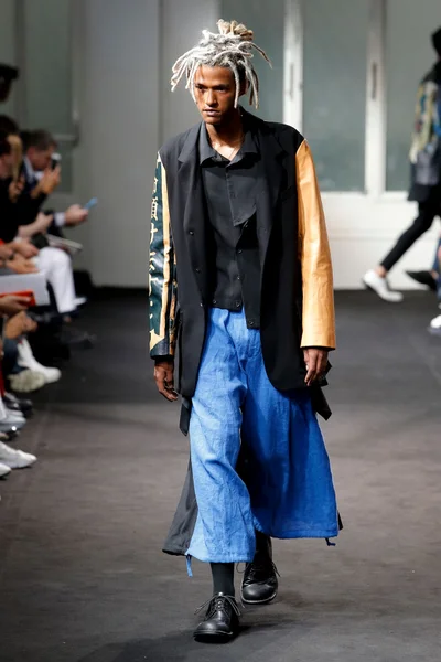 Look 18